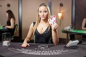 Tampilan ponsel jgrp menampilkan Mega Wheel dalam mode streaming hemat data, dengan kontrol taruhan yang dapat diakses di bagian bawah layar.